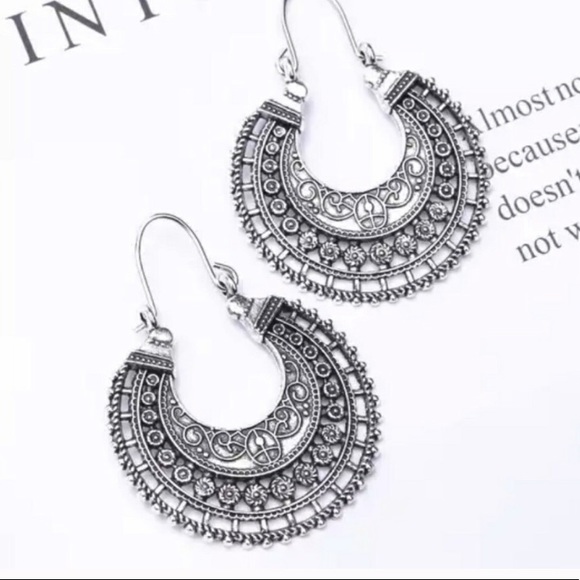 NEW Antique Silver tone Vintage style Earrings - Picture 4 of 4